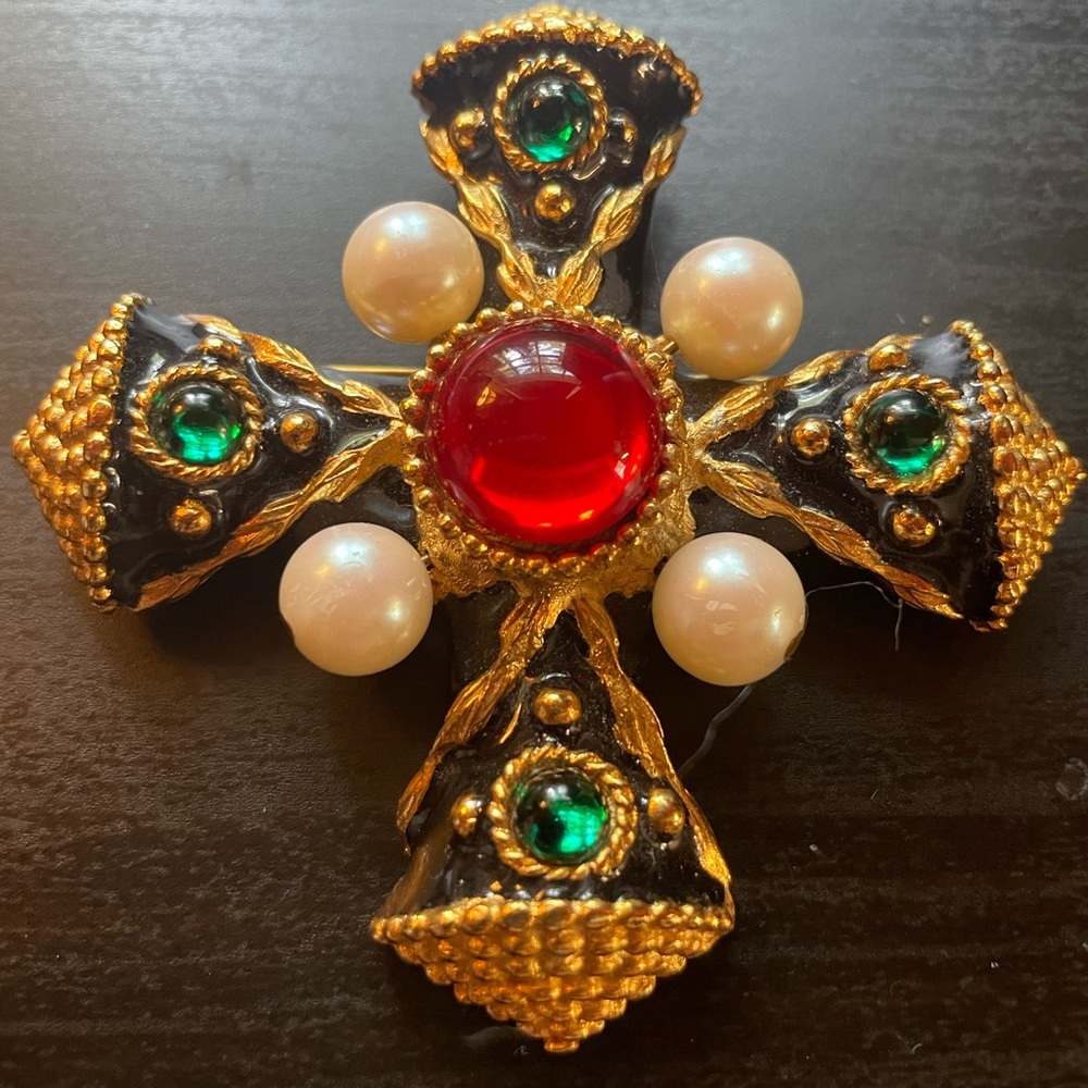 Vintage Tosca Cross Pin 3x3